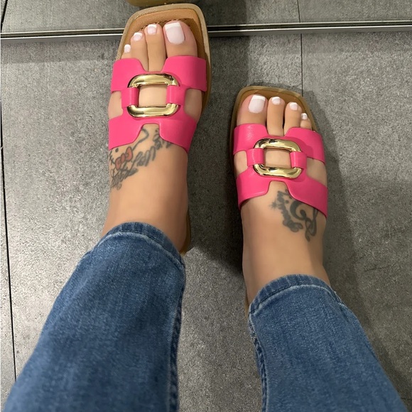NEW! PINK SOFT PU H DESIGN WITH GOLD BUCKLE DETAIL SLID ON SANDAL *last pair* - Picture 2 of 3